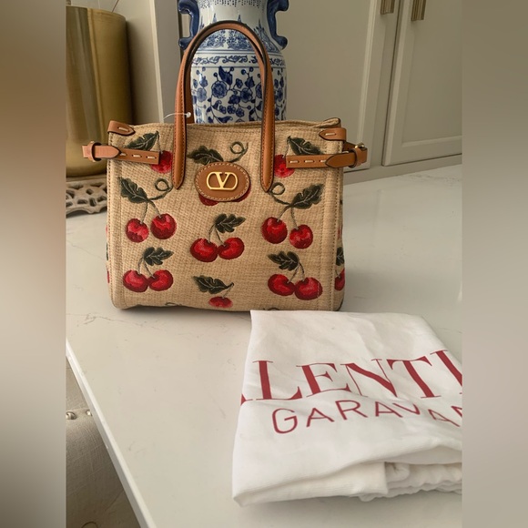 Cute VALENTINO GARAVANI Antibes Small Raffia Cherry Jacquard Tote Bag - Picture 10 of 16